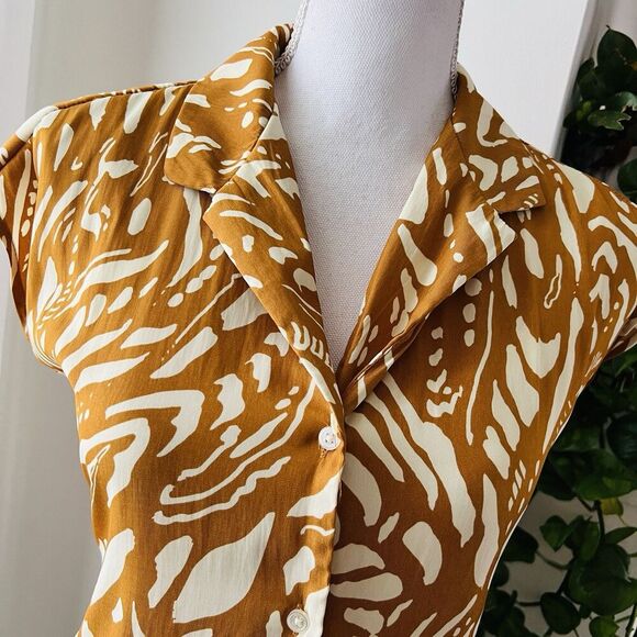 *NWT* Philosophy Yellow & White Floral Satin Lightweight Flowy Blouse - Sz Small - Picture 2 of 6
